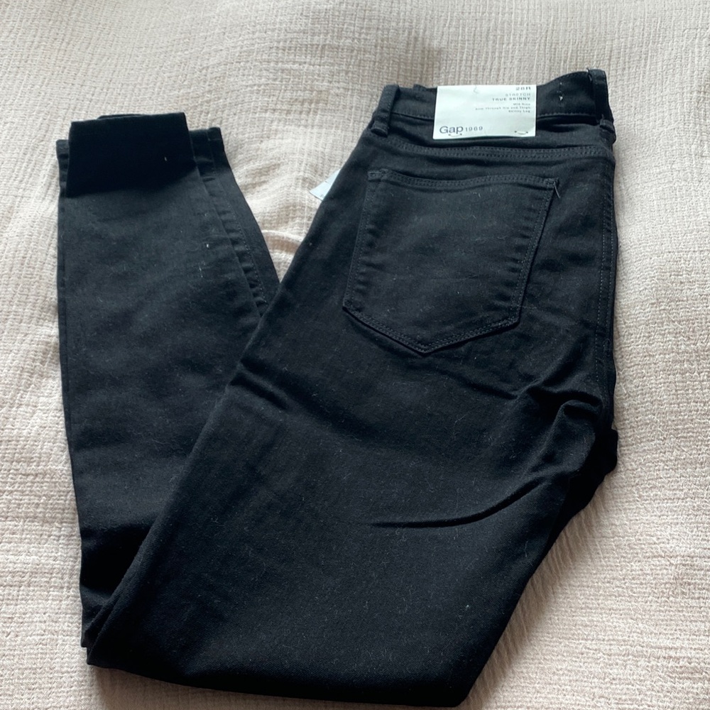 GAP Women's Classic Black Skinny Jeans - NEW